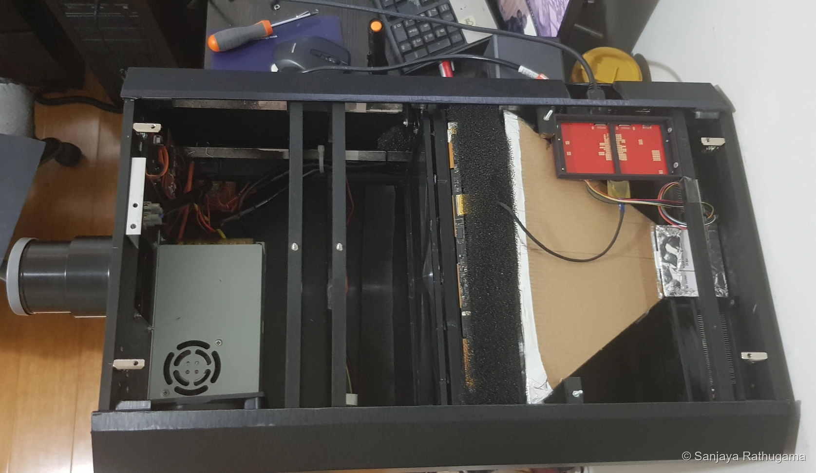 Projector internals with the side casing fitted